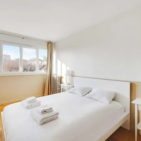Bright - 2br-4p- Apartment Suresnes